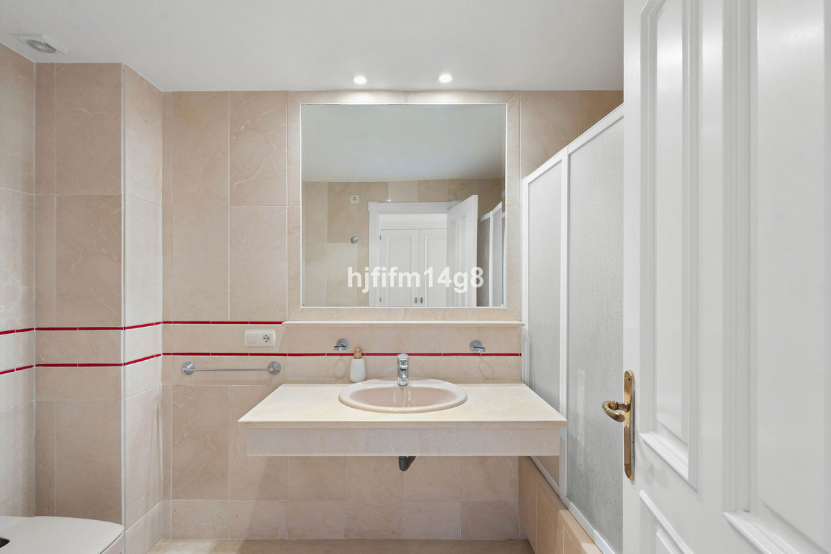 6a033ee59cca1cda638bf17c0633bfb1 - 12