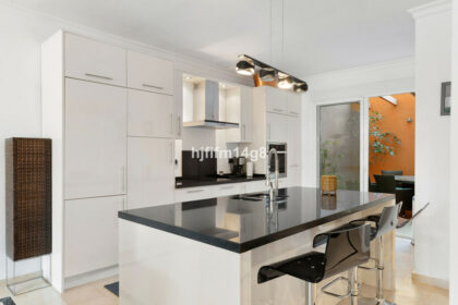 6a033ee59cca1cda638bf17c0633bfb1 - 9