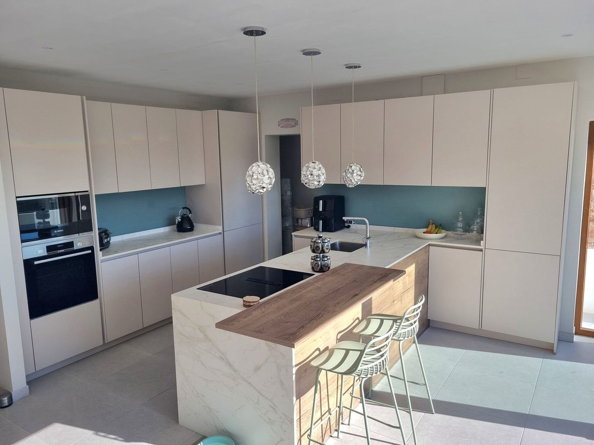 6cb168719374a96fedc4c15f0d82f137 - 6