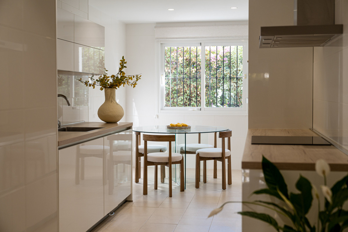 6ed06b4fc569a2a413022c90f5aeab80 - 11