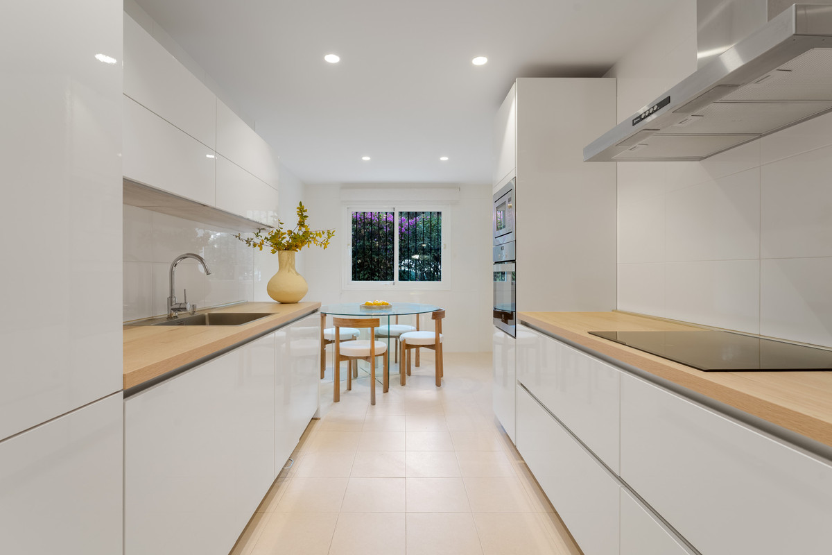 6ed06b4fc569a2a413022c90f5aeab80 - 12