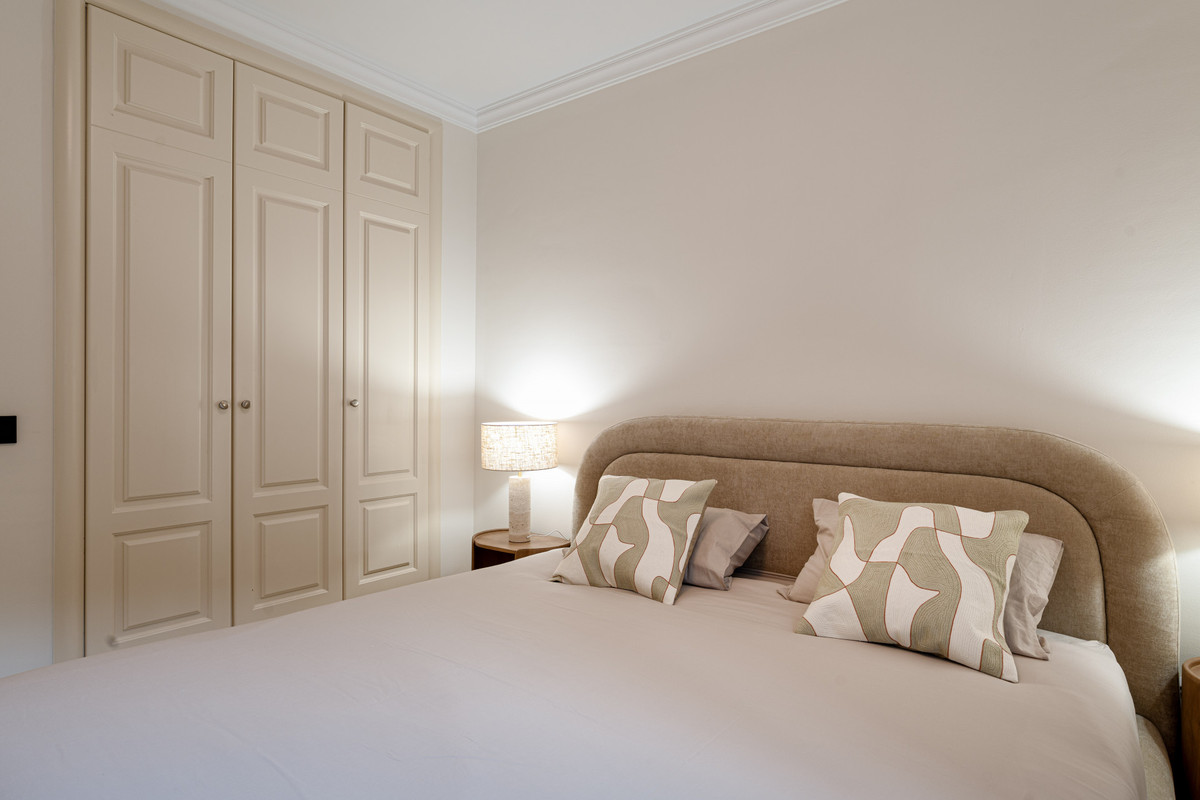 6ed06b4fc569a2a413022c90f5aeab80 - 24