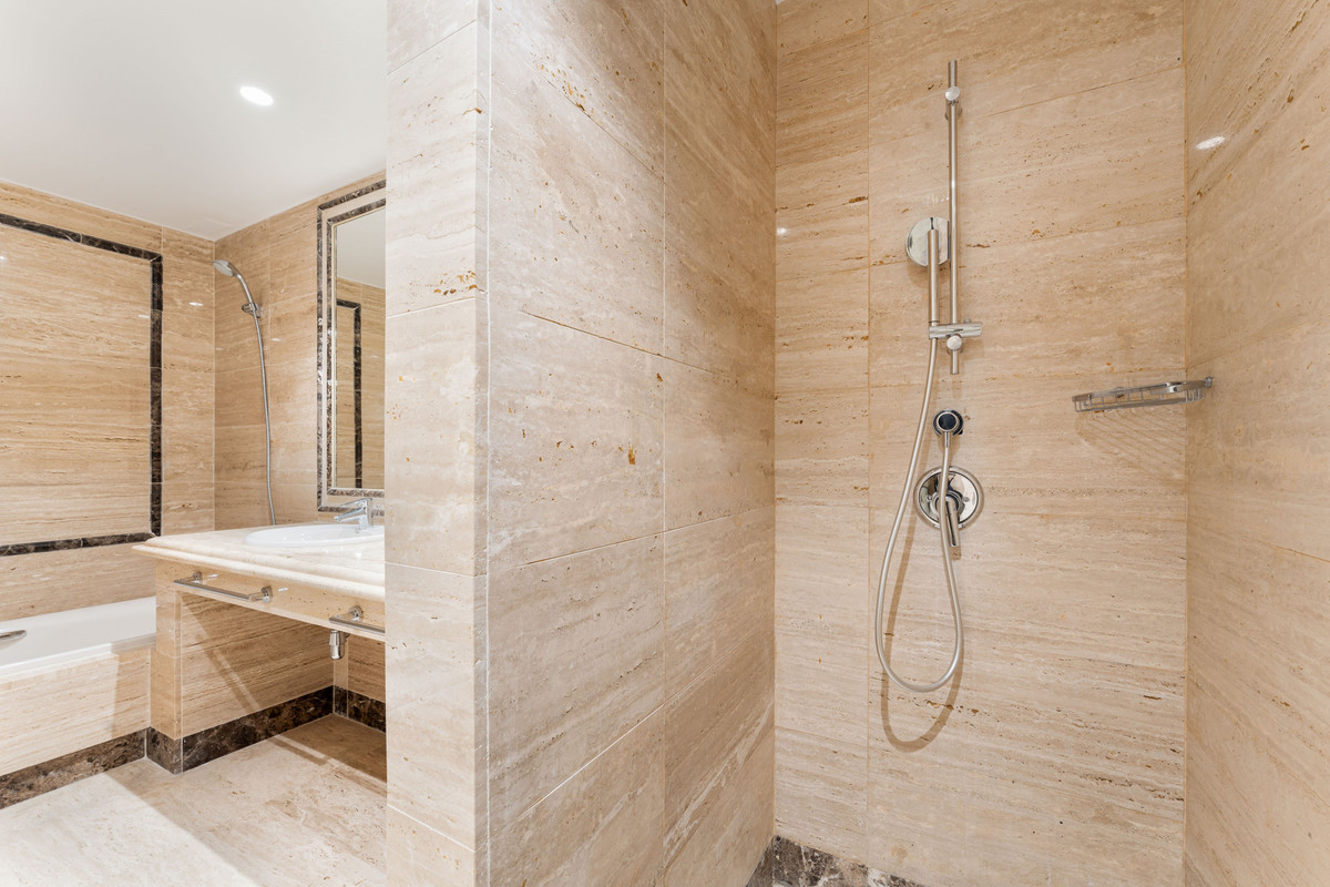 6ed06b4fc569a2a413022c90f5aeab80 - 30