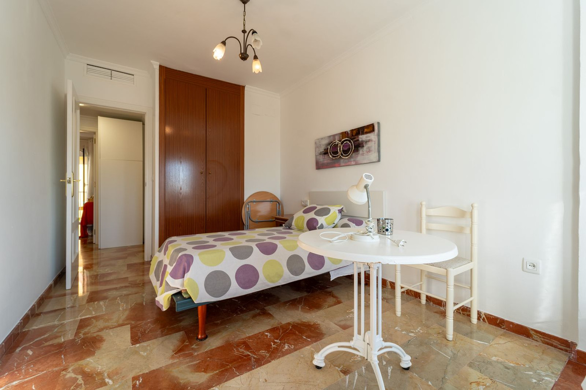 78f97ed9509e40c7e4ce2d93d37b0103 - 24