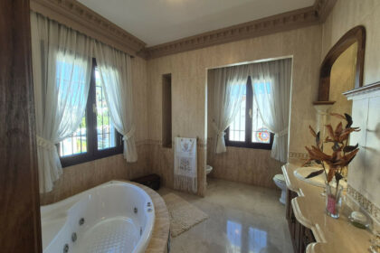 794cfa1a4a5aeb6d86f0e52aaf13be30 - 37