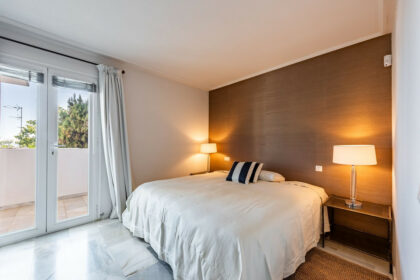 835efaa6702e63e213a73788b9fe3f4b - 7