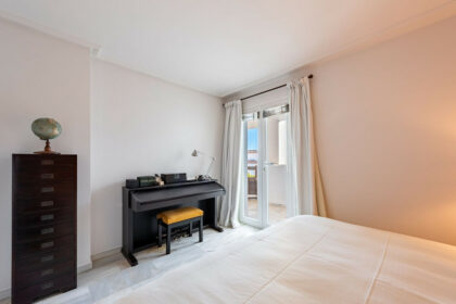 835efaa6702e63e213a73788b9fe3f4b - 8