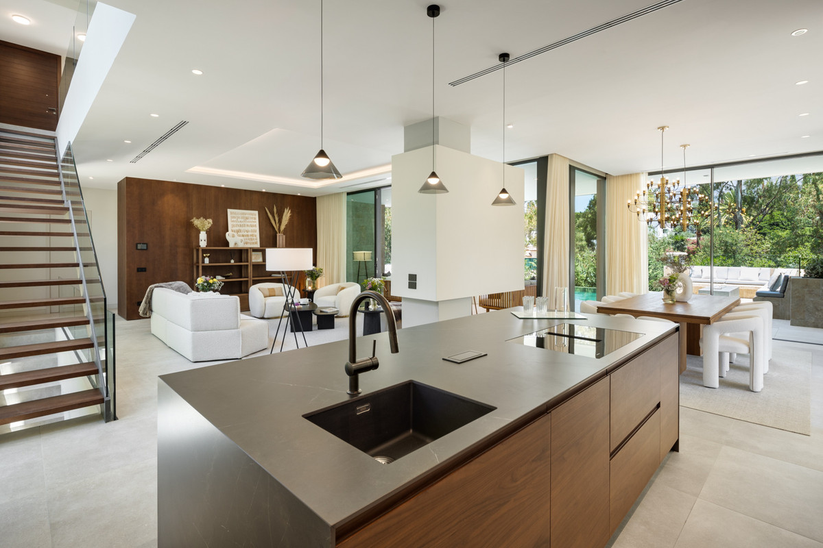 83cb4b8a51b530c53bb2f38a82cc13f4 - 10