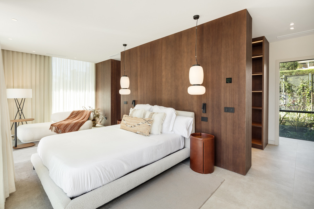 83cb4b8a51b530c53bb2f38a82cc13f4 - 13