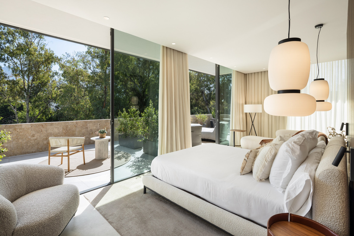 83cb4b8a51b530c53bb2f38a82cc13f4 - 16