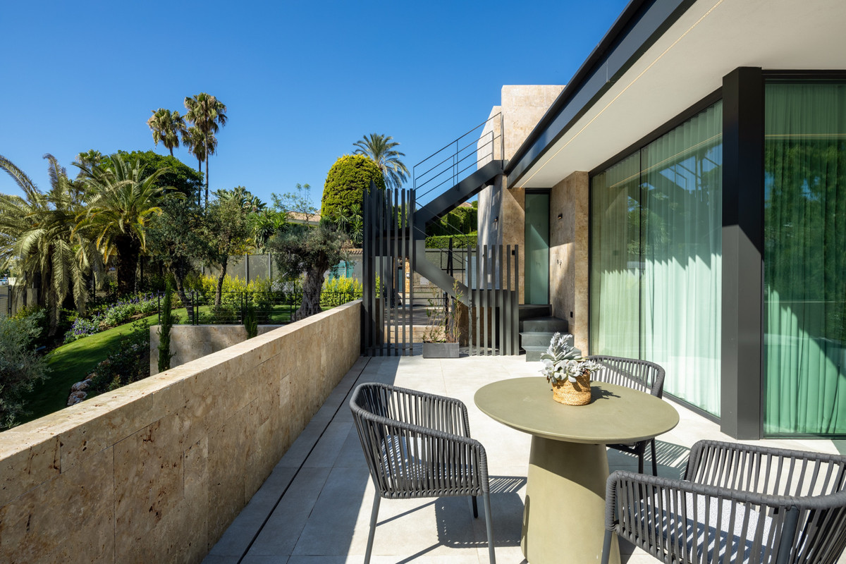 83cb4b8a51b530c53bb2f38a82cc13f4 - 19