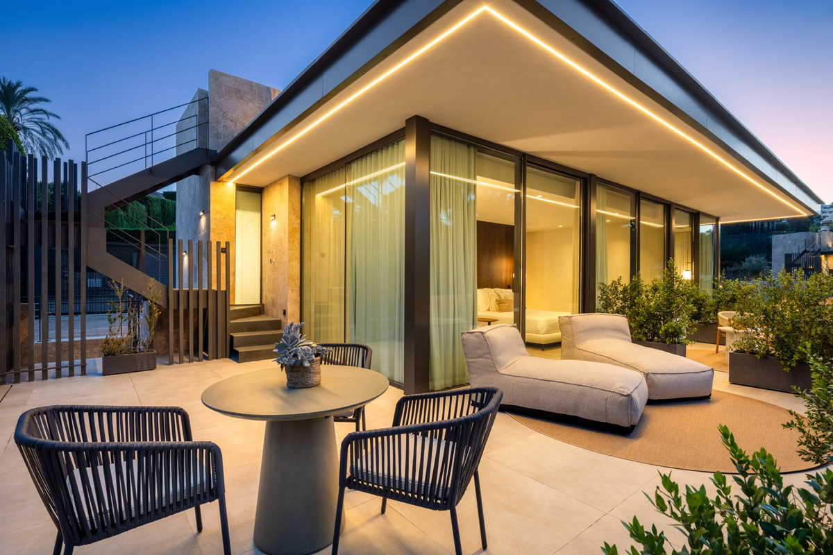 83cb4b8a51b530c53bb2f38a82cc13f4 - 23