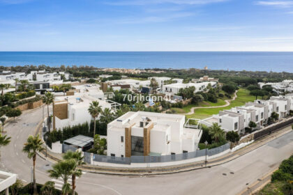 8939c70308eccacf9cb64fbca66a9a87 - 70