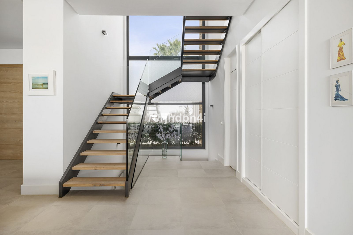 8939c70308eccacf9cb64fbca66a9a87 - 8