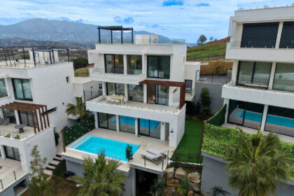 900c2f52f6382fe39bb4a62ec2e8a758 - 1