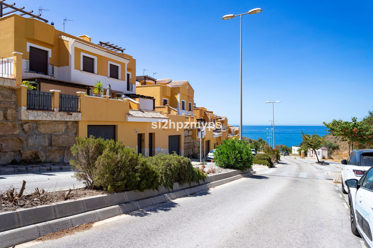 98c48aea3766ad8cf45a5aa2ba2ca4bb - 32