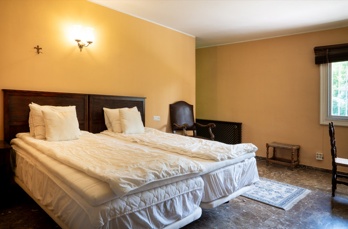 9fdd9908814853979eb041be3f0ea8ff - 24