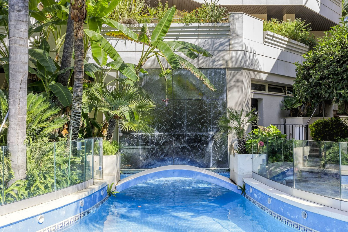 a0bdf9a127be9c07cf259d1003ef41d1 - 18