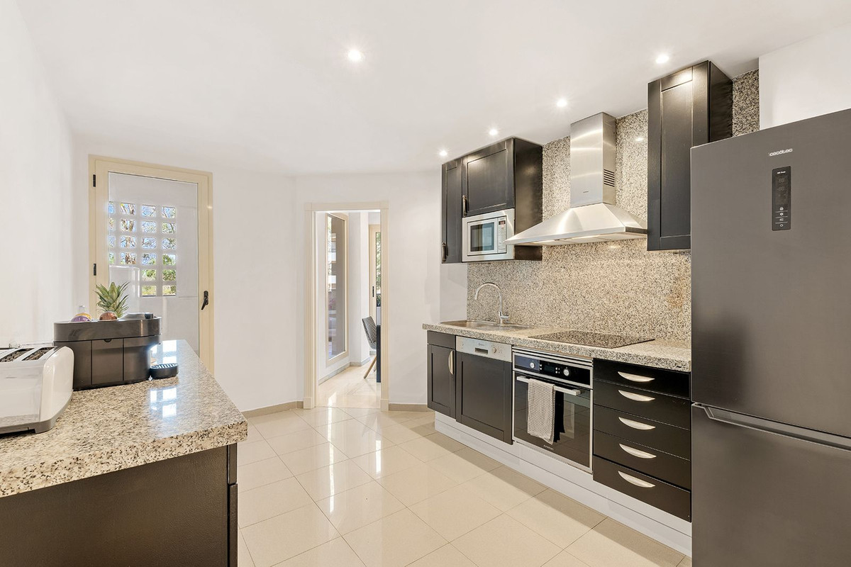 a0bdf9a127be9c07cf259d1003ef41d1 - 8