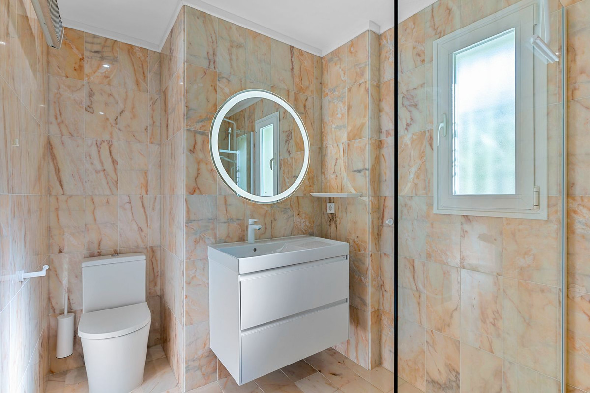 a6098dd2606b4f891792912007e636a5 - 13