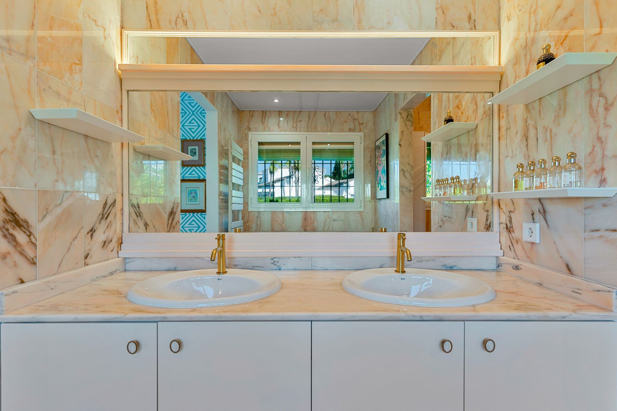 a6098dd2606b4f891792912007e636a5 - 18