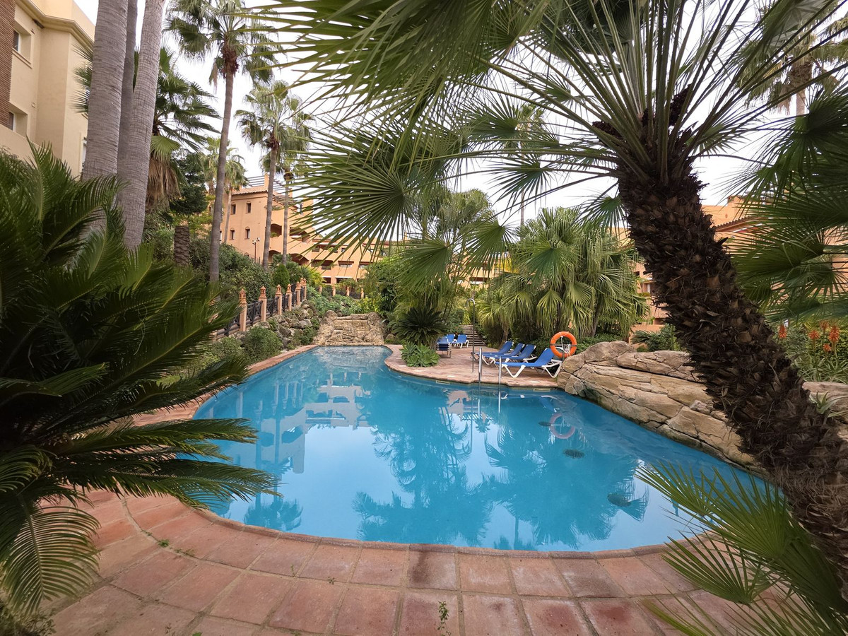 a6f4030451526de673897ee193bec1da - 18