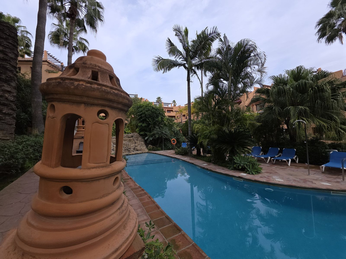 a6f4030451526de673897ee193bec1da - 20