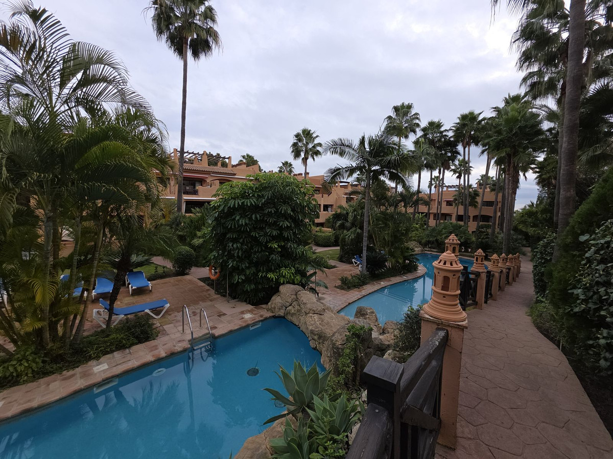 a6f4030451526de673897ee193bec1da - 23