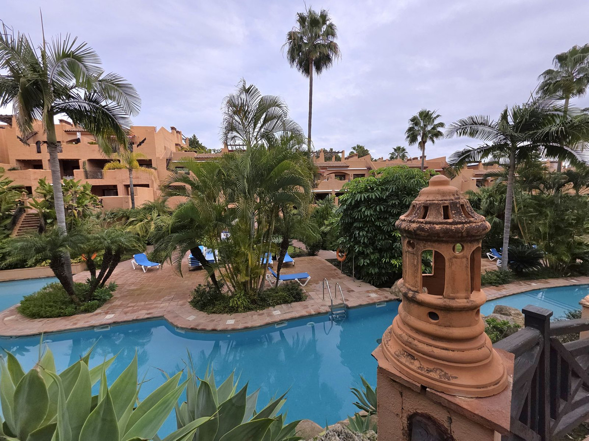 a6f4030451526de673897ee193bec1da - 24