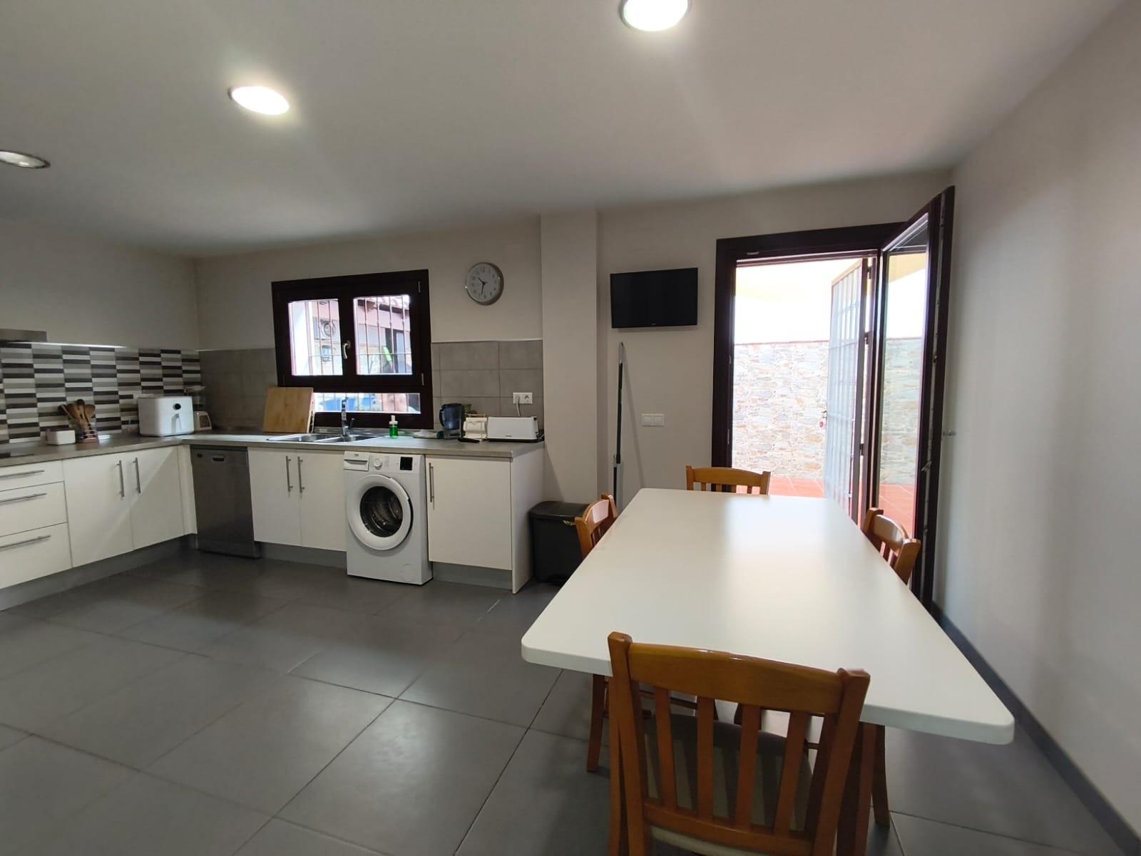 ac147007298e24802d9efffe4b83c04f - 18