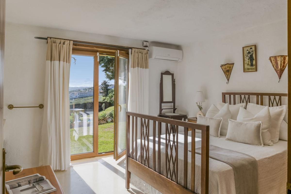 aed2018a579a3f87167c6756aee7974c - 50