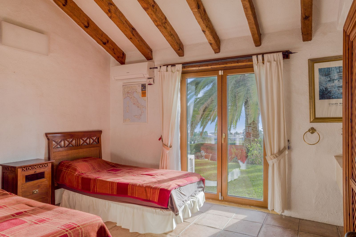 aed2018a579a3f87167c6756aee7974c - 65