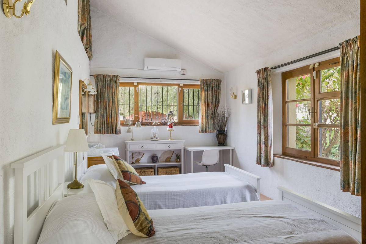 aed2018a579a3f87167c6756aee7974c - 72