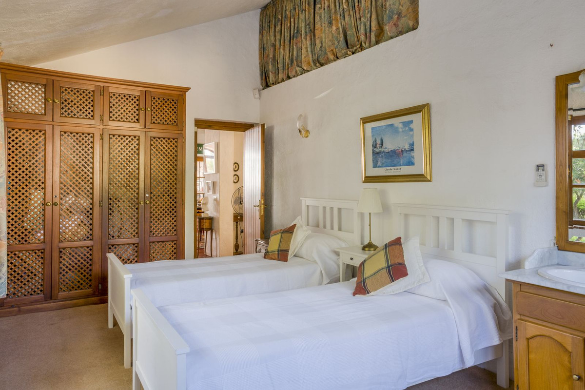 aed2018a579a3f87167c6756aee7974c - 83