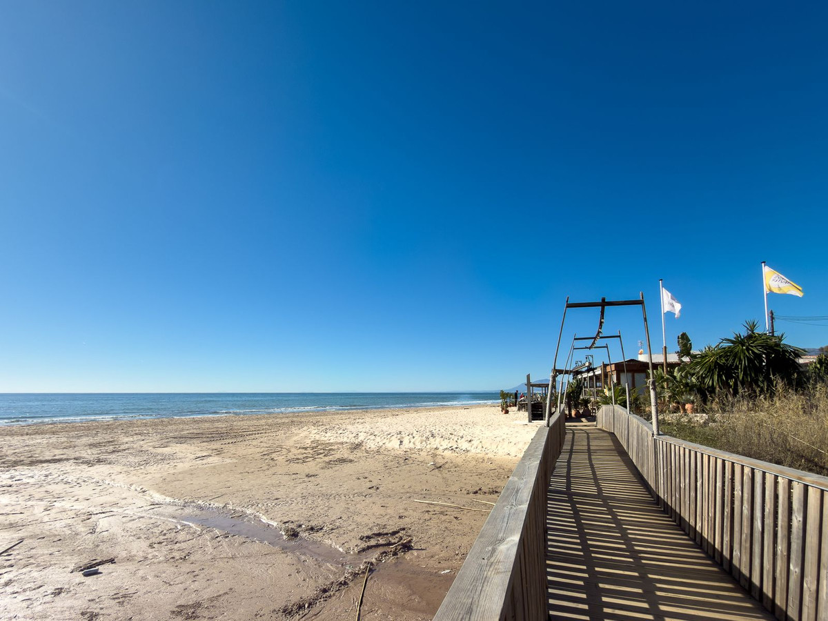 b63451b89e7aab16d601e1de491f9db7 - 33