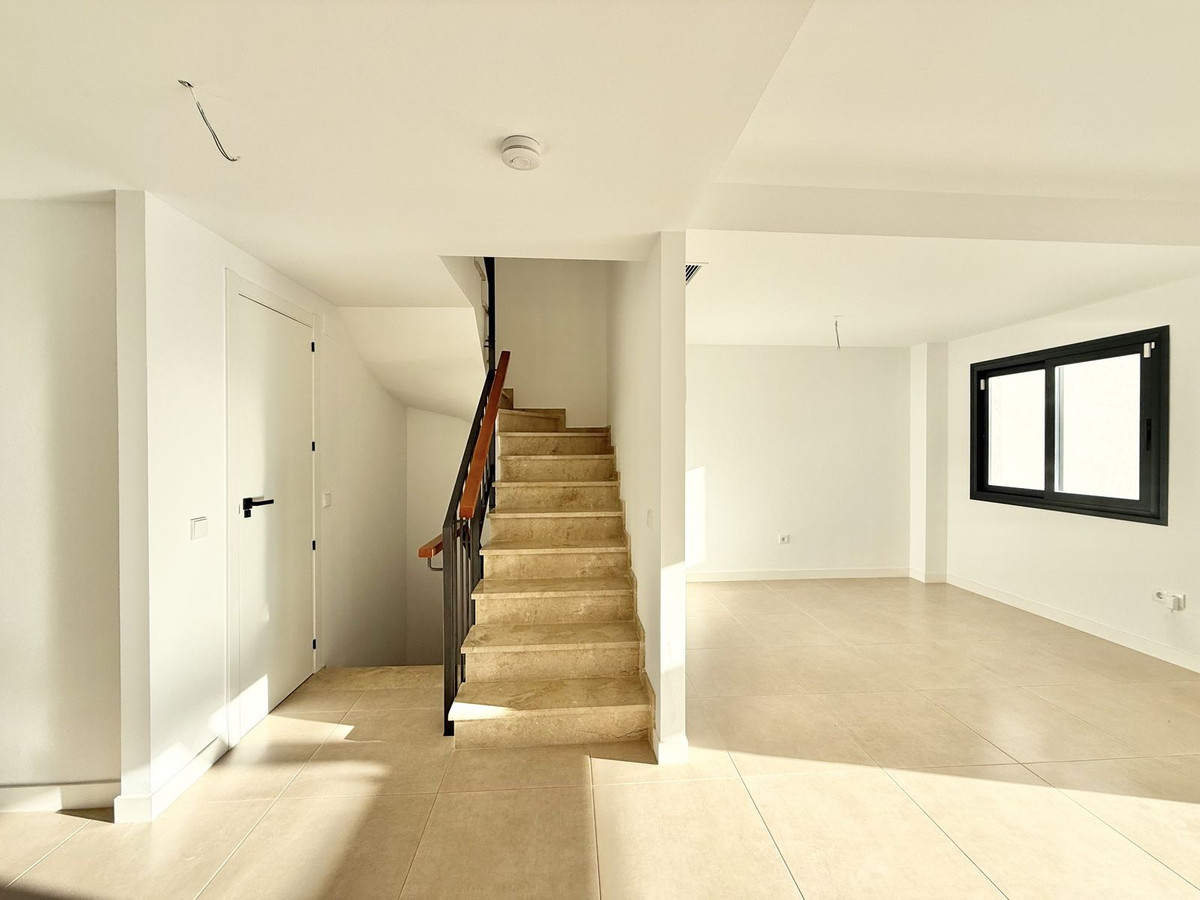 b833a8e286001d497f0059f4786e09e9 - 14