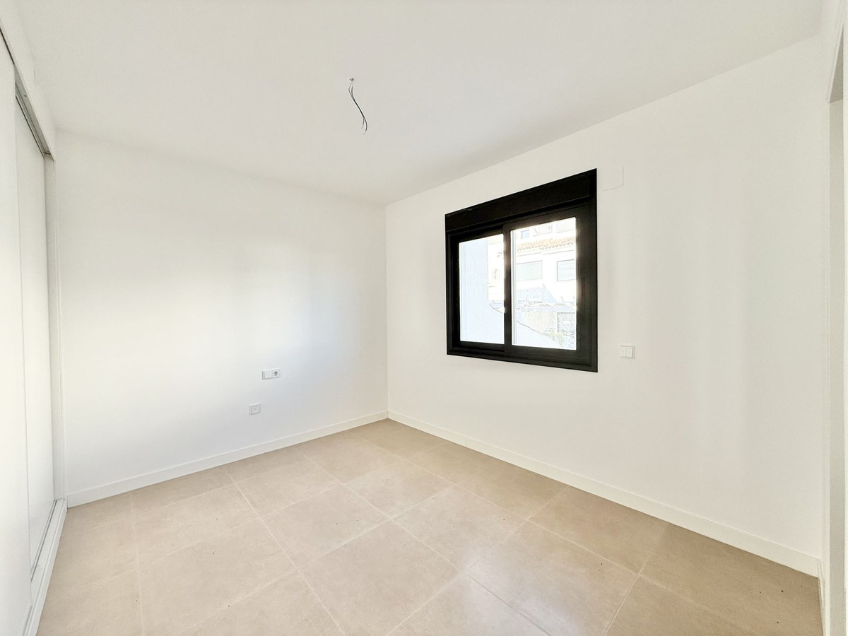 b833a8e286001d497f0059f4786e09e9 - 24