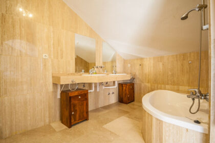 c21ebbcd91067bab60f5ab73b829a02a - 12