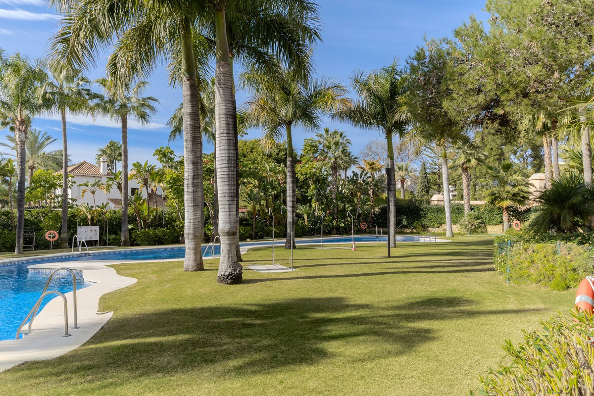 c7310ee603ed46dabae01b2c6e4336c0 - 12