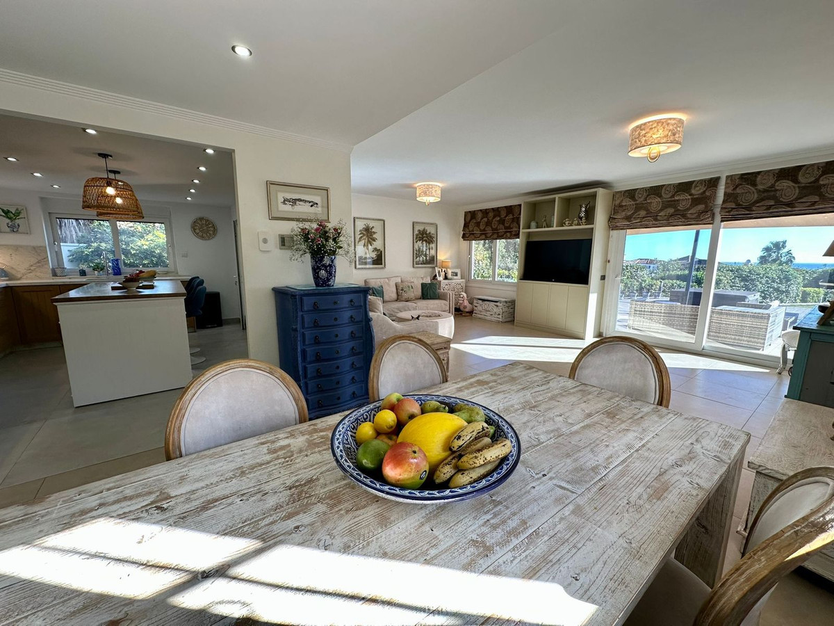 d479df1a8cb423010c295fc294b81eba - 12