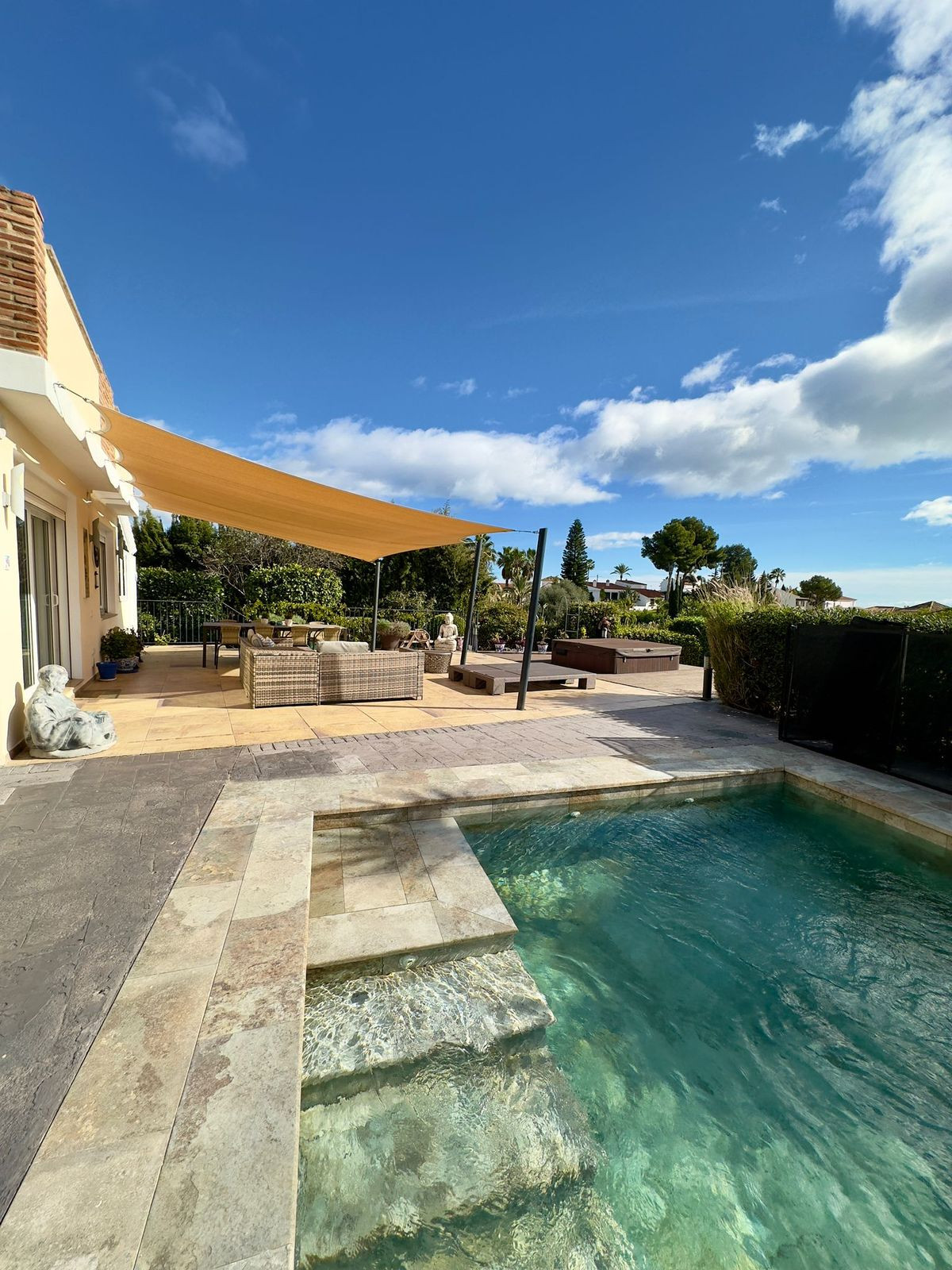 d479df1a8cb423010c295fc294b81eba - 2