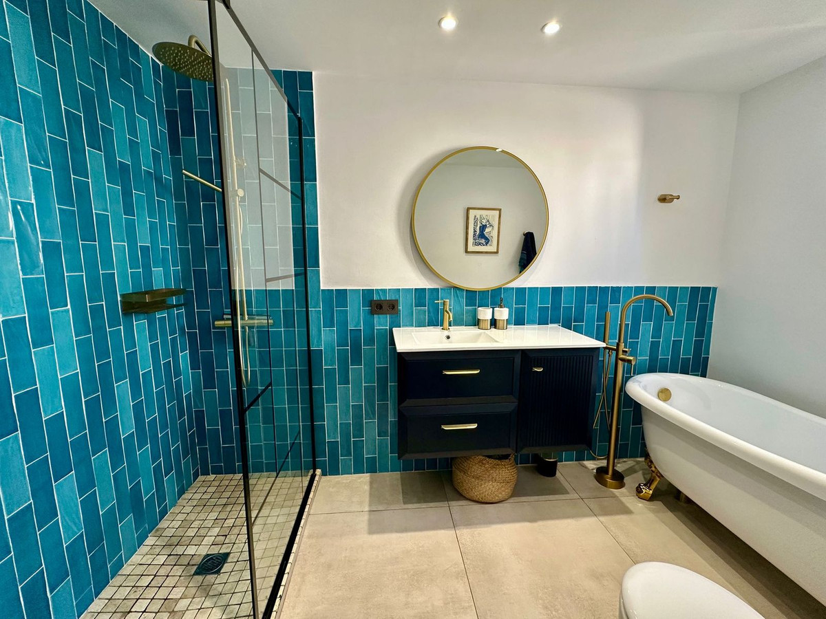 d479df1a8cb423010c295fc294b81eba - 24