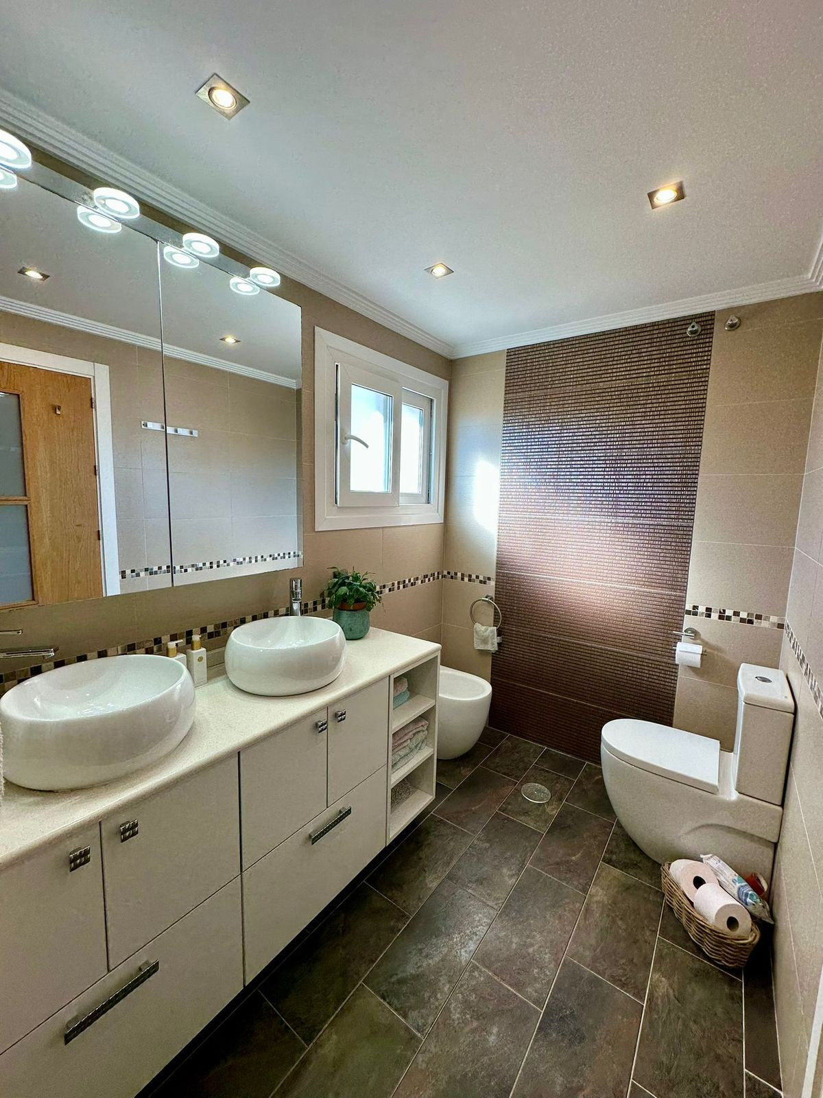 d479df1a8cb423010c295fc294b81eba - 25