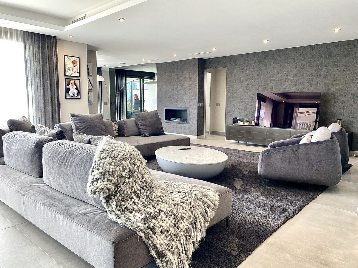 d95f2d6656e14dd47460f9a6d76148e8 - 10