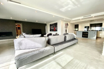 d95f2d6656e14dd47460f9a6d76148e8 - 11