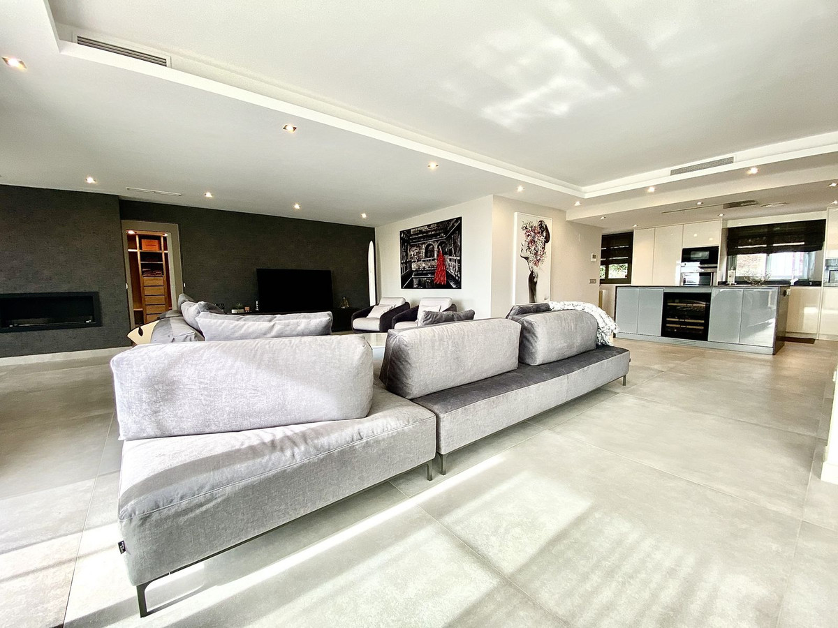 d95f2d6656e14dd47460f9a6d76148e8 - 11