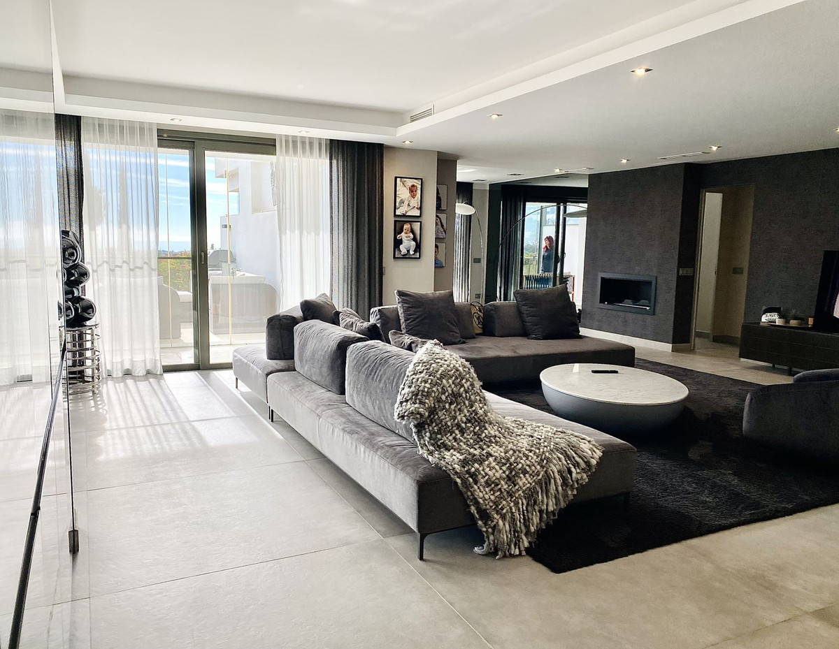 d95f2d6656e14dd47460f9a6d76148e8 - 12