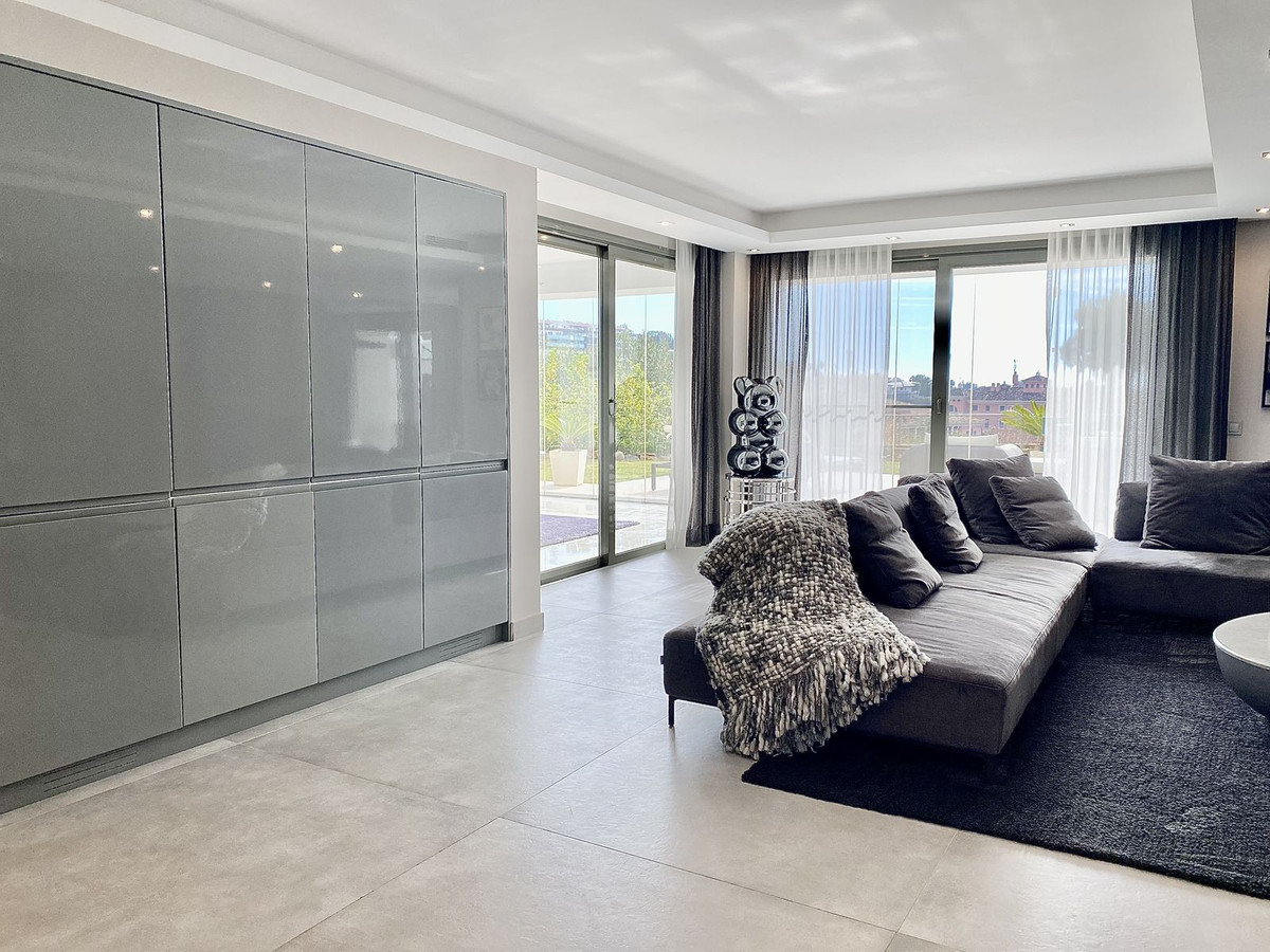 d95f2d6656e14dd47460f9a6d76148e8 - 19