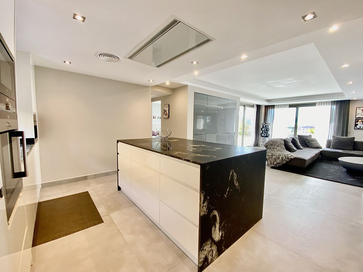 d95f2d6656e14dd47460f9a6d76148e8 - 23