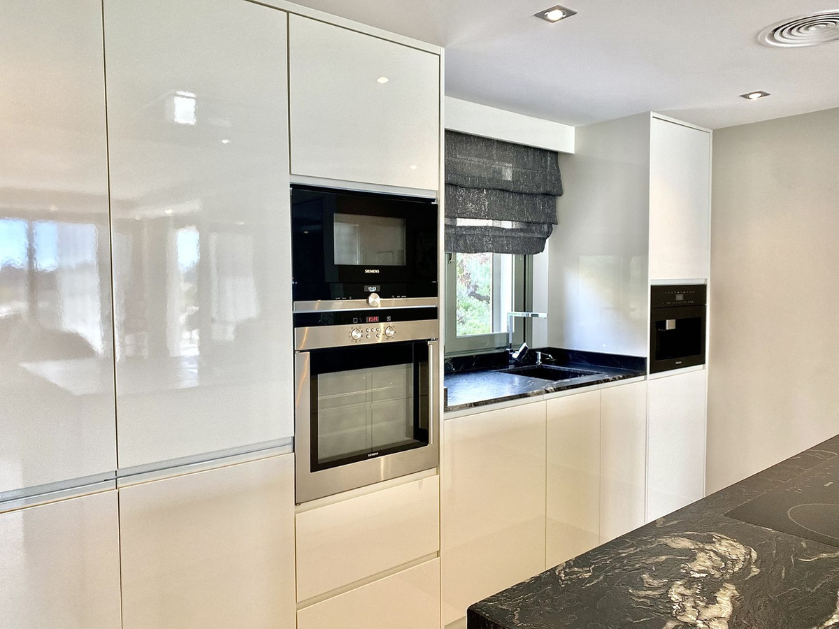 d95f2d6656e14dd47460f9a6d76148e8 - 24